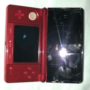 Red Nintendo 3Ds (includes Mariokart game)